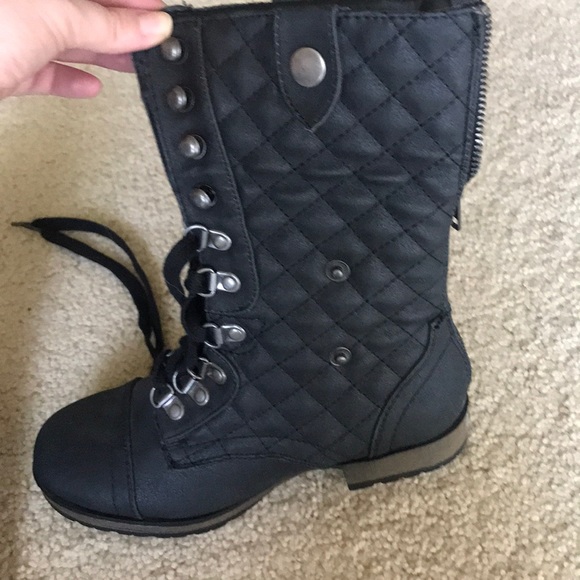 Boots - Picture 4 of 4